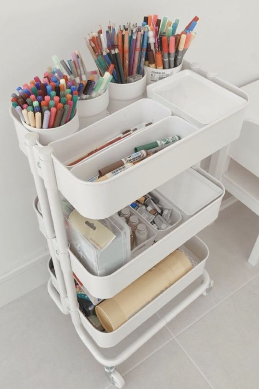 idee amenagement classe professeur des ecoles desserte Ikea pas cher facile rangement fournitures dessin et quotidienne facilement accessible pour les enfants