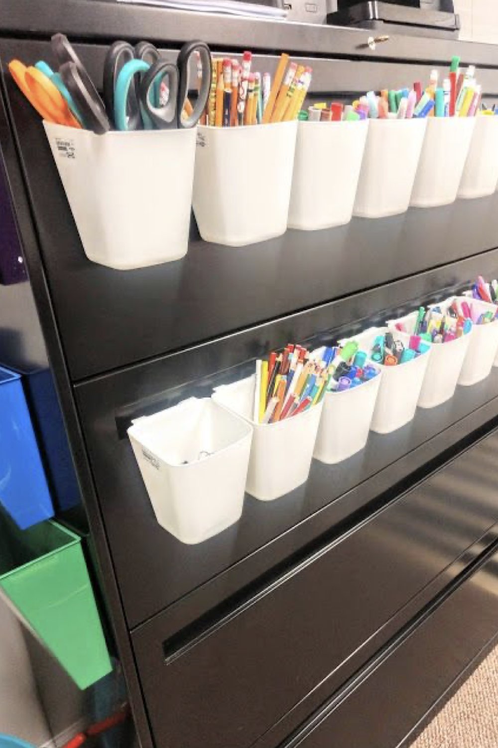 idee amenagement classe professeur des ecoles Ikea Hack pot de cuisine détourné rangement crayon accessible pour les enfants