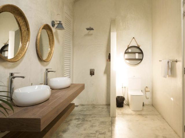 jolie maison vacances luxe sri lanka salle de bain en longueur plan double vasque demie cloison séparation toilettes et douche