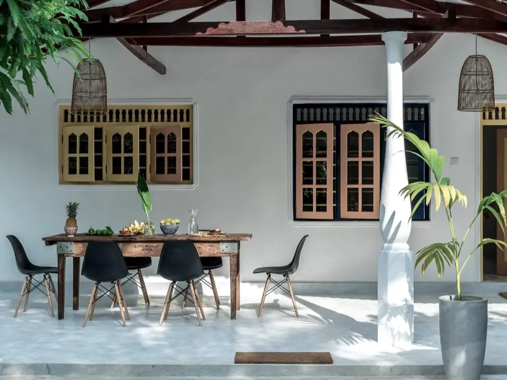 location villa sri lanka vacances authentiques patio terrasse couverte salle à manger fenêtres traditionnelles en bois