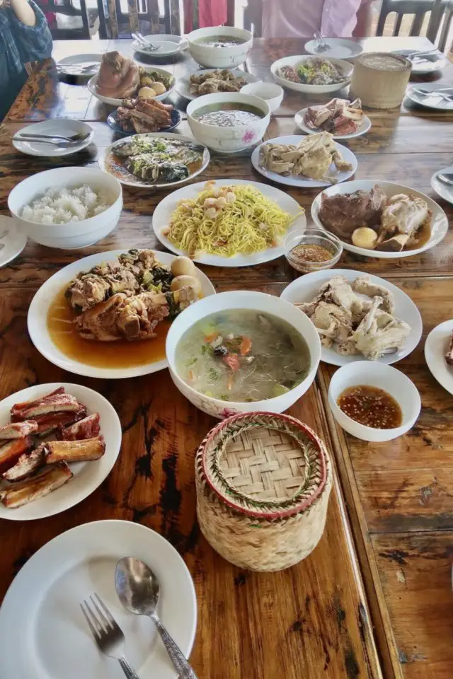 preparer voyage luang prabang laos où manger nourriture repas nouvel an chinois tradition partage