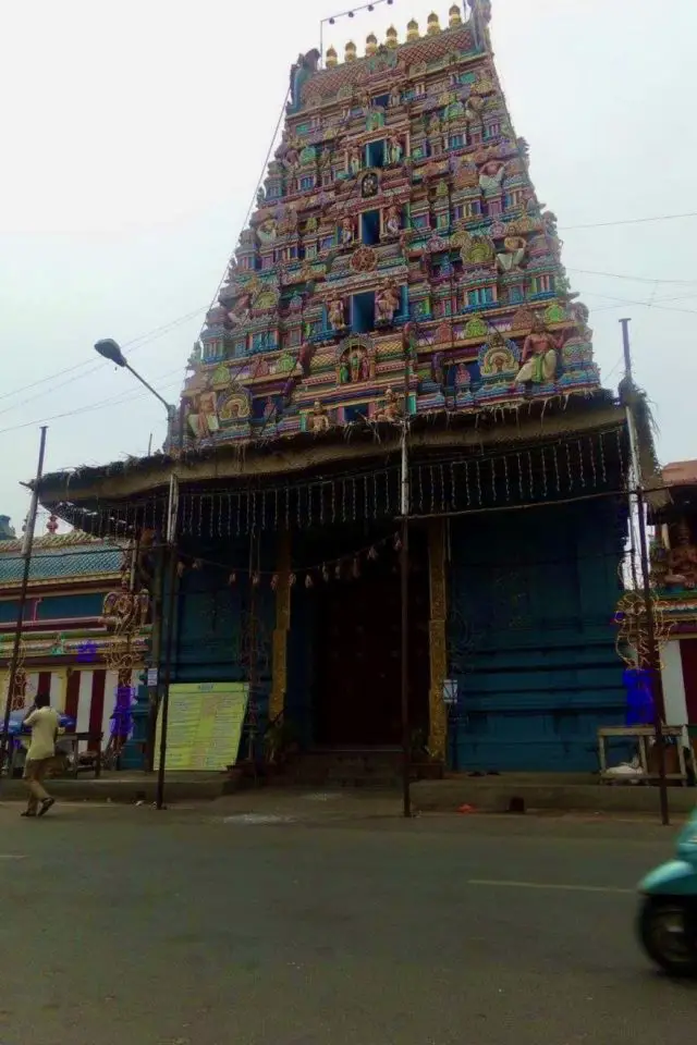quoi visiter a pondicherry guide et carte temple tamoule typique sculpture couleur