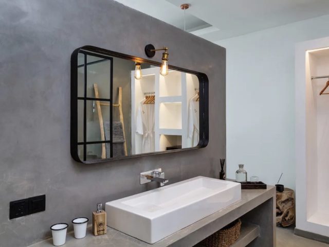 villa a louer vacances uniques sri lanka salle de bain en béton ciré moderne grand plan vasque miroir chic et moderne