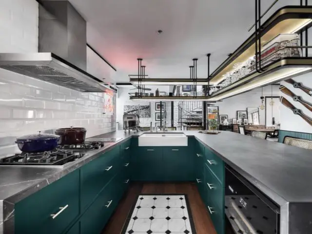visite deco duplex industriel vintage chic cuisine ouverte mobilier moderne vert émeraude 