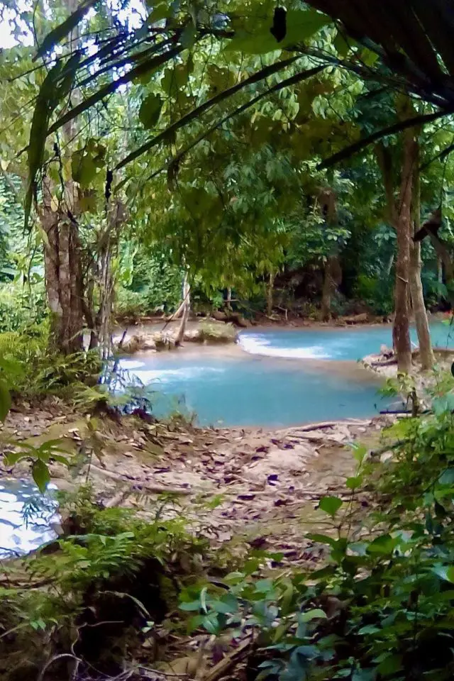 visiter luang prabang laos bassin cascade à visiter eau bleu turquoise destination nature