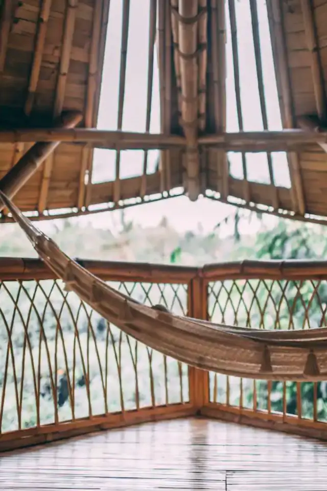 voyage indonesie hebergement bambou insolite destination nature terrasse privative hamac repos découverte Asie