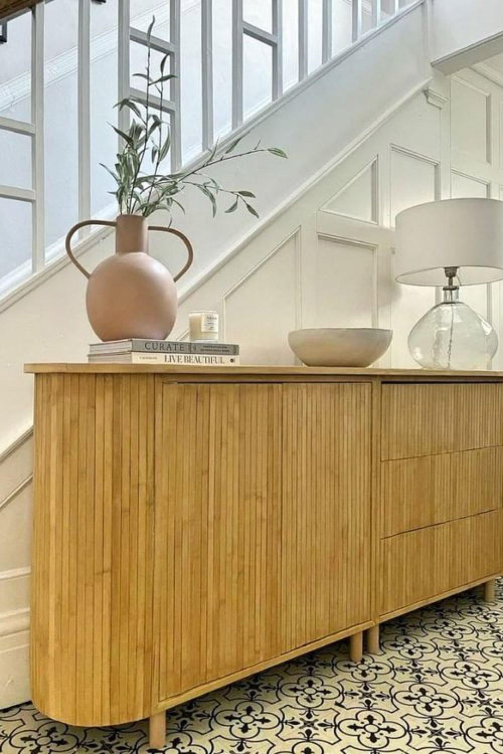 Ikea hack design chic relooking meuble entrée couloir bois relief canelé collage bricolage