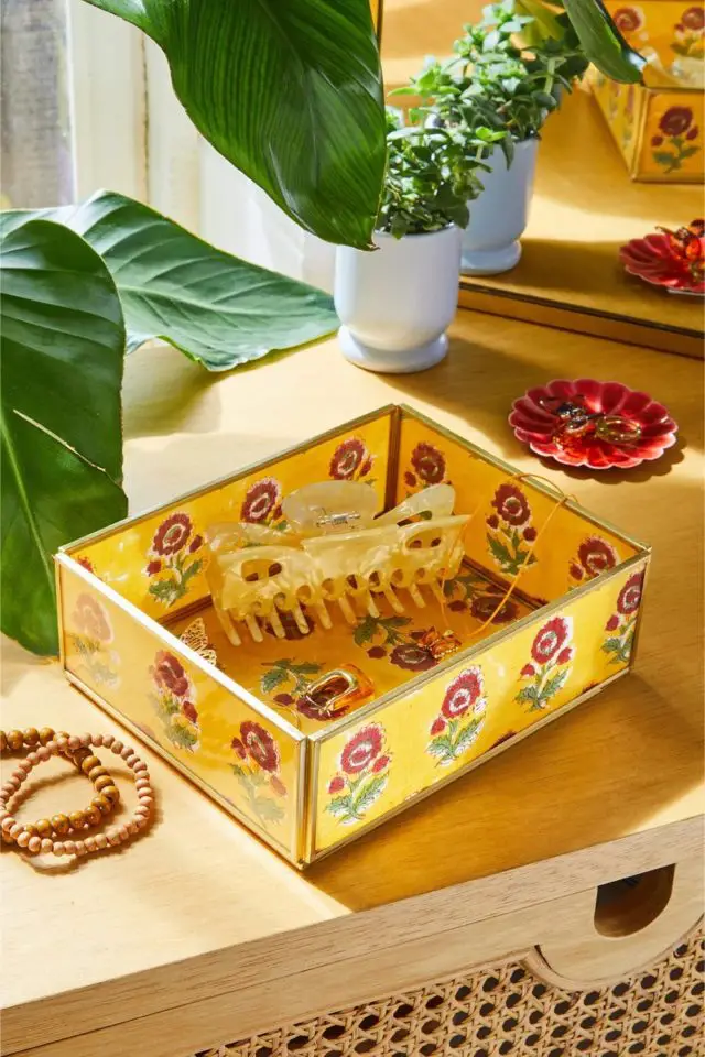 accessoire deco style nature pas cher et original Boîte à bijoux Kantha jaune à fleurs