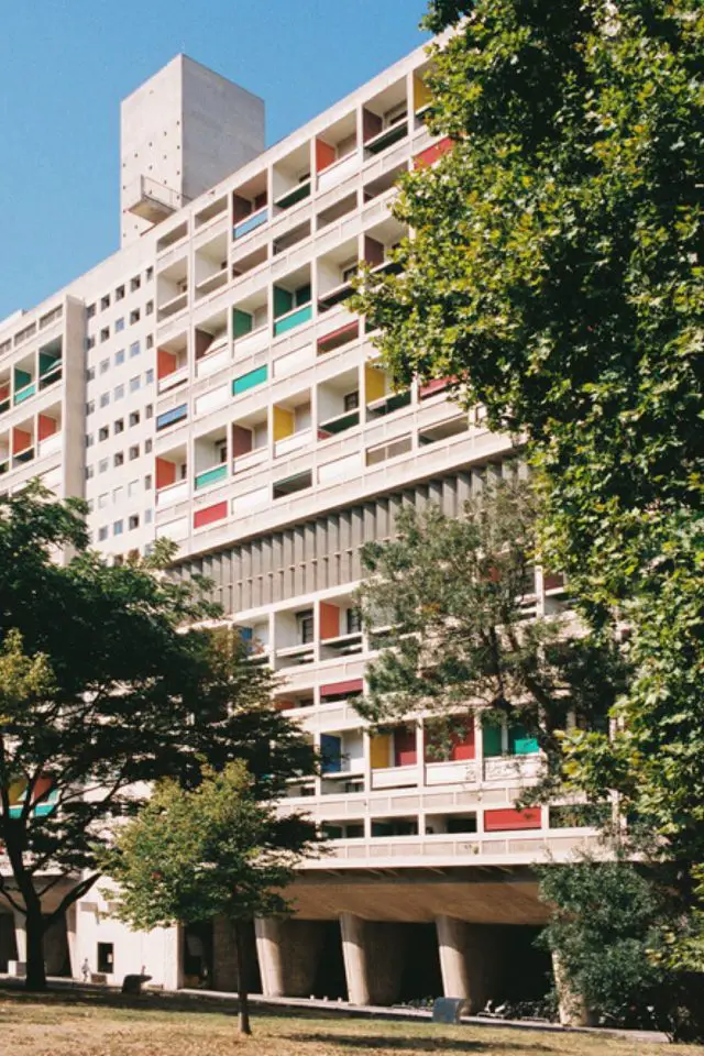 caracteristique definition architecture minimaliste groupe d'habitation immeuble Le Corbusier Marseille couleur