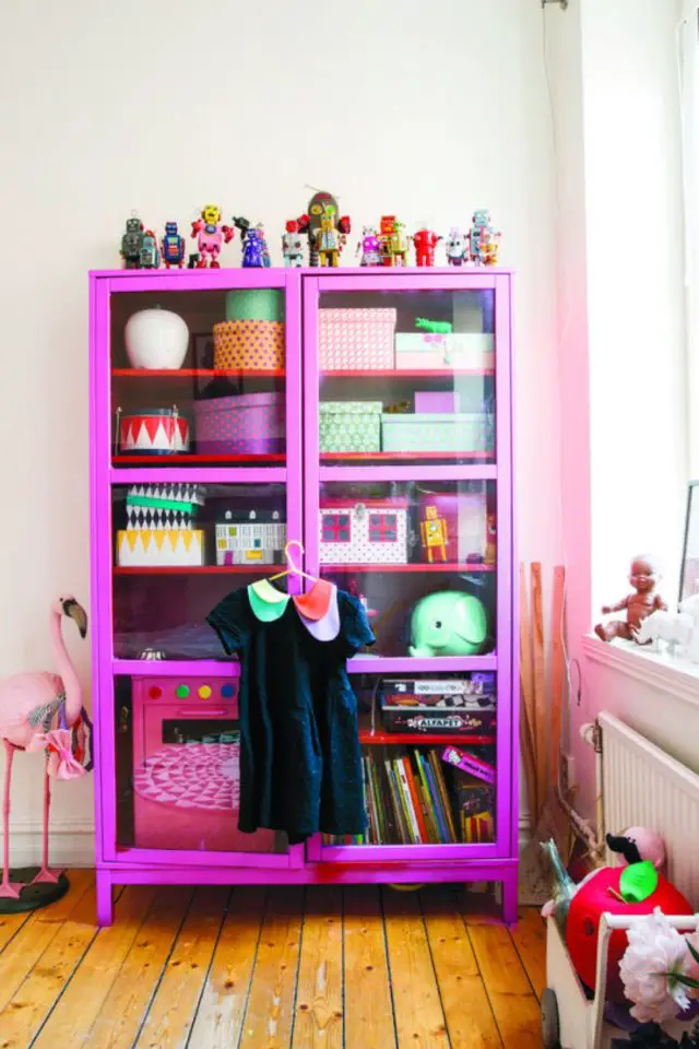 deco touche couleur relooking meuble vitrine rangement violet enfant chambre