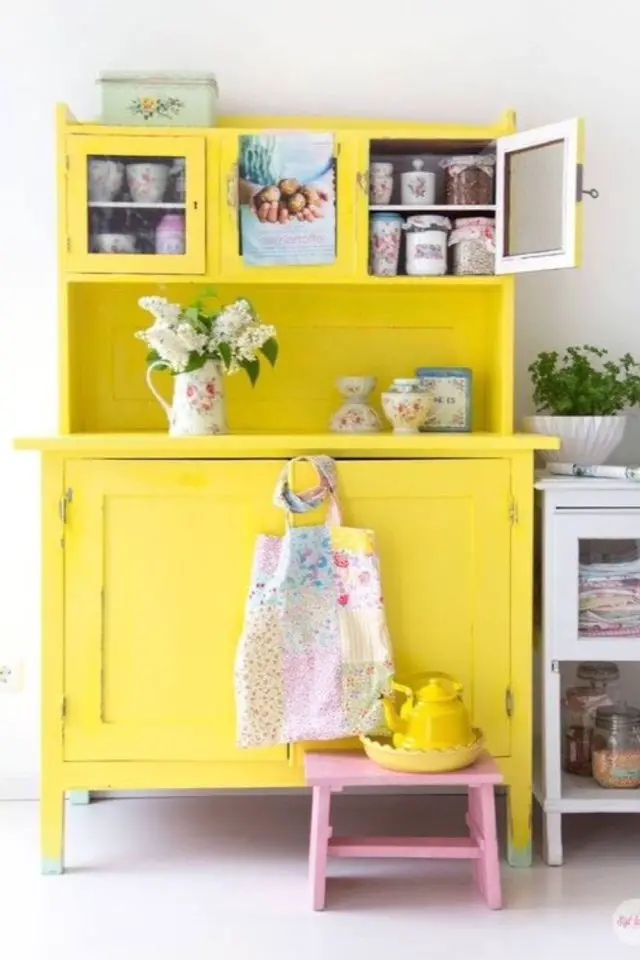 deco touche couleur relooking meuble vaisselier ancien peinture jaune bonne humeur