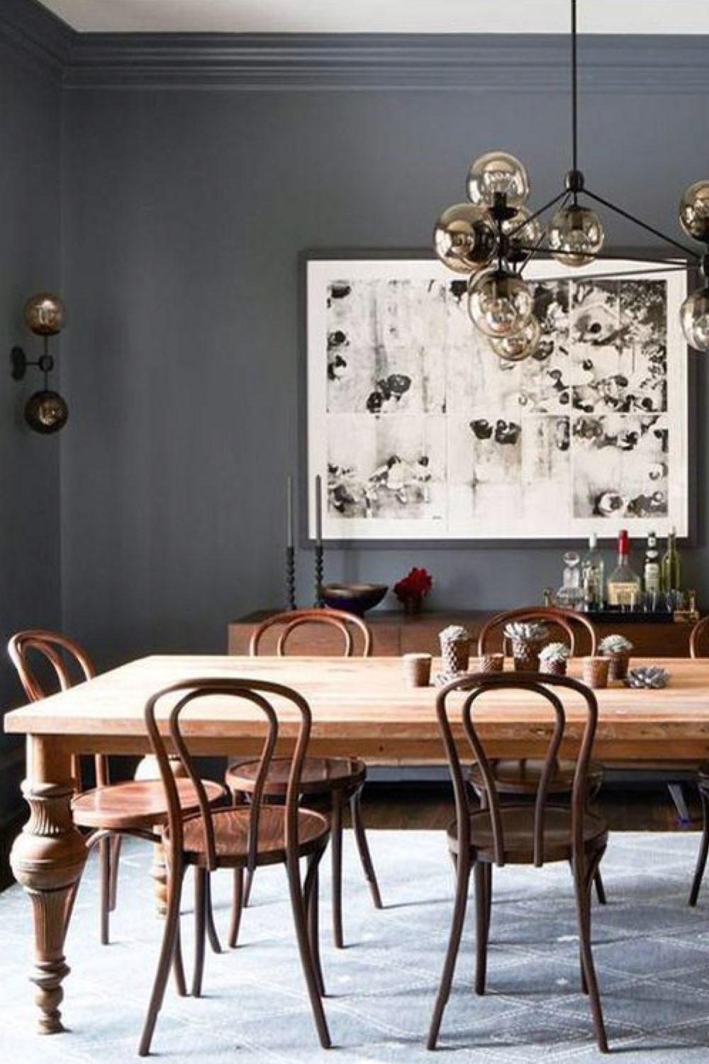 decor salle a manger couleur gris exemple peinture élégante moderne table en bois contraste chic