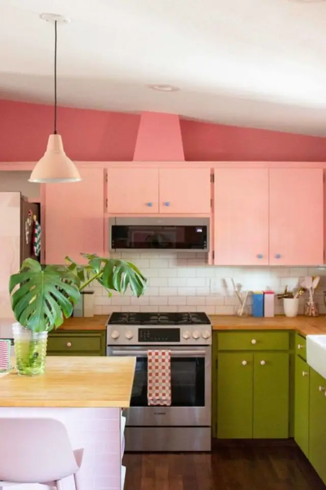 decoration cuisine couleur complementaire exemple meuble bas vert olive caisson muraux rose clair peinture nuance plus sombre