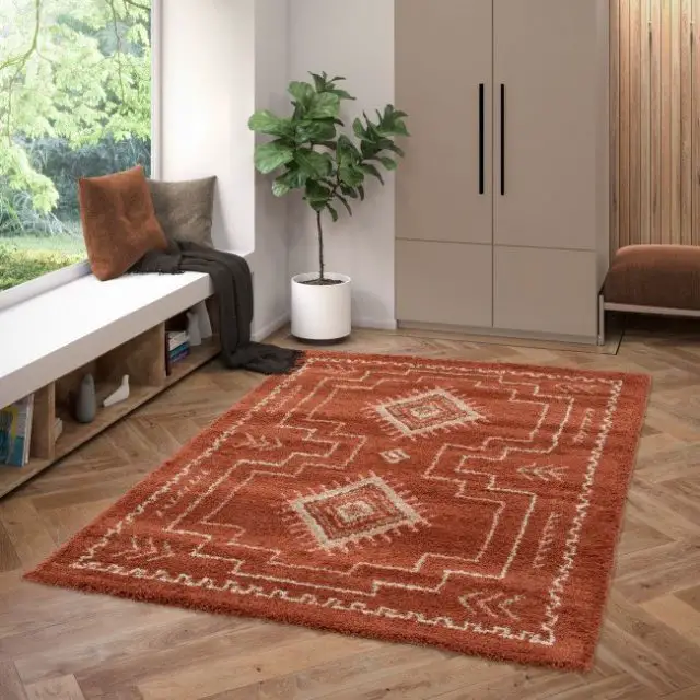 decoration moderne avec couleur terracotta Tapis d’inspiration berbère