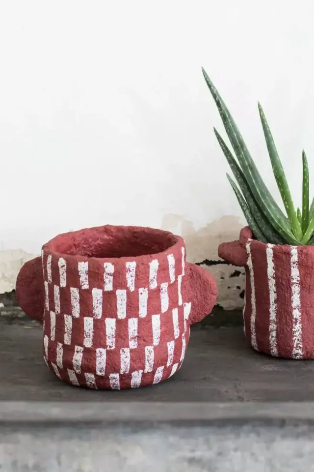 decoration slow design papier mache Pot décoratif en papier mâché rouge