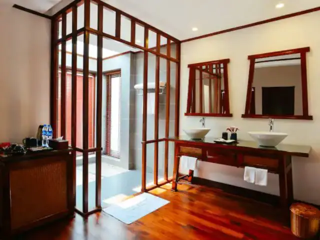 hebergement luxe laos pakbeng verrière salle de bain suite parentale