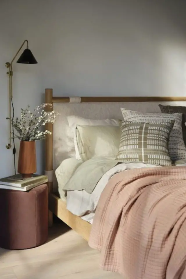 linge de lit elegant housse de couette coton lin couleur rose poudré terracotta clair drap beige coussins et oreiller moderne cosy tête de lit textile