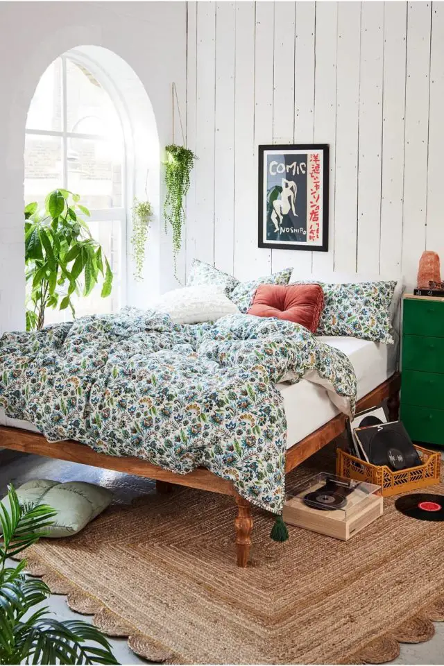 linge de lit moderne urbanoutfitters Parure de couette à broderies florales