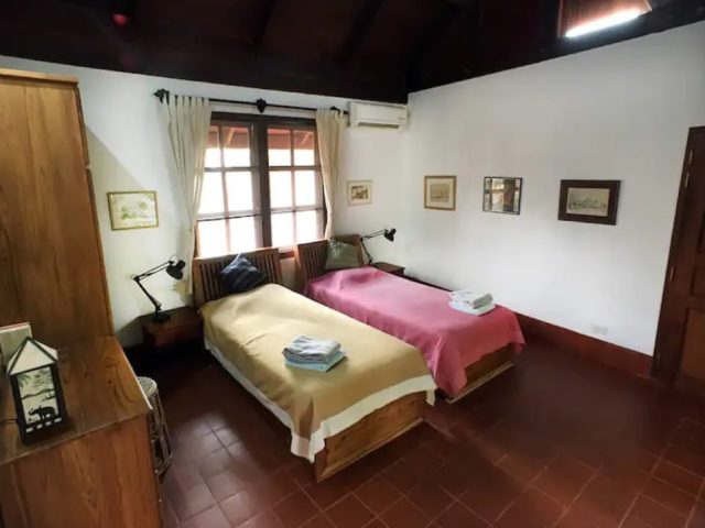 location touriste bnb luxe laos vientiane chambre double avec lit jumeaux décoration sobre mais personnelle