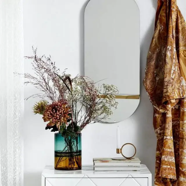 miroir design decoration entree Miroir ovale avec tablette dorée
