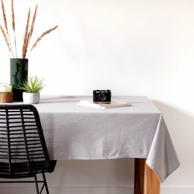 ou acheter deco table vaisselle minimaliste Nappe en lin gris 150x250