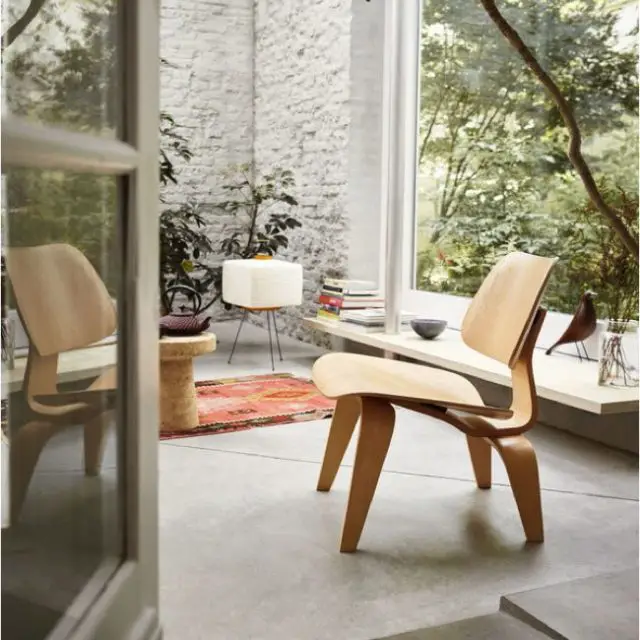 ou trouver meuble design mid century modern Fauteuil bas Plywood Group LCW bois / By Charles & Ray Eames, 1945
