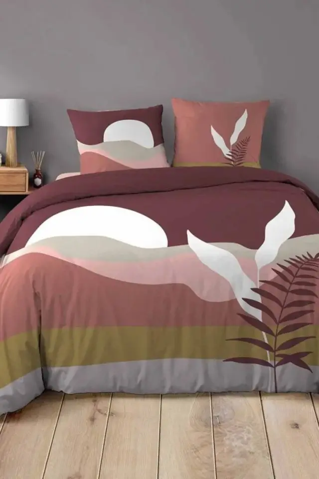 parure de lit moderne maisons du monde Parure de couette 100% coton imprimée 260x240 2 taies couleur prune