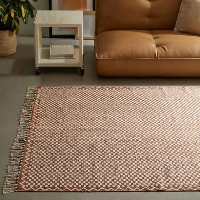 salon couleur terracotta moderne et actuel Tapis à micro damier 5x7 Terracotta