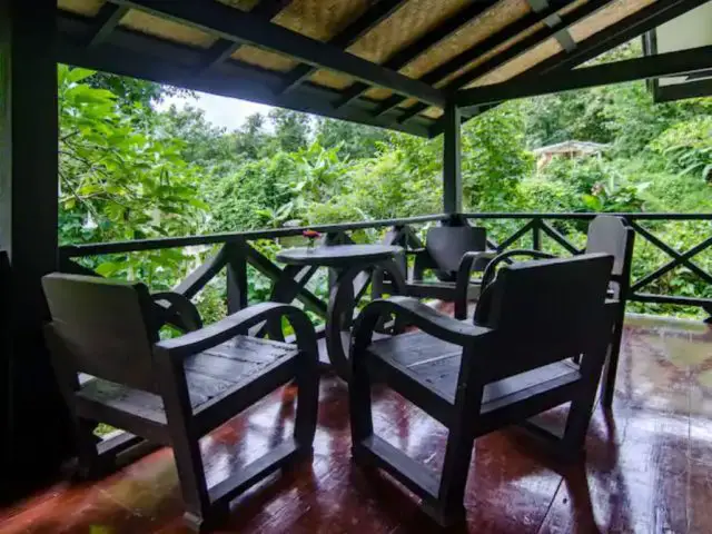 voyage laos destination nature dormir luxe terrasse avec vue sur la jungle