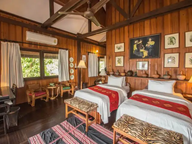 voyage vacances hebergement luxe Don Daeng chambre double avec lits jumeaux déco murale