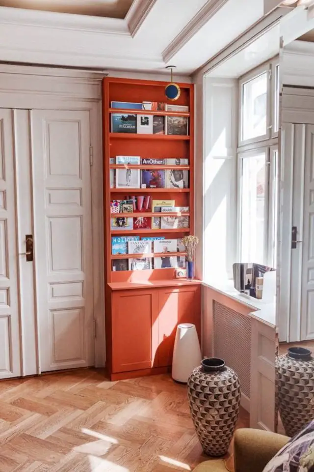 creer touche de couleur deco exemple petite bibliothèque angle de la pièce couleur terracotta accent attire regard