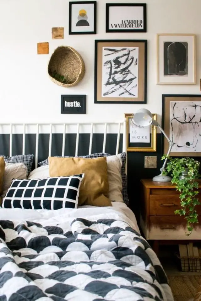 decor chambre adulte vintage moderne lit en métal blanc soubassement peinture déco mur éclectique mélange motif parure de lit