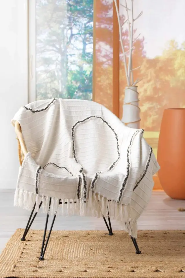 decor cosy cocooning pas cher Plaid à franges coton noir/naturel 150 x 125