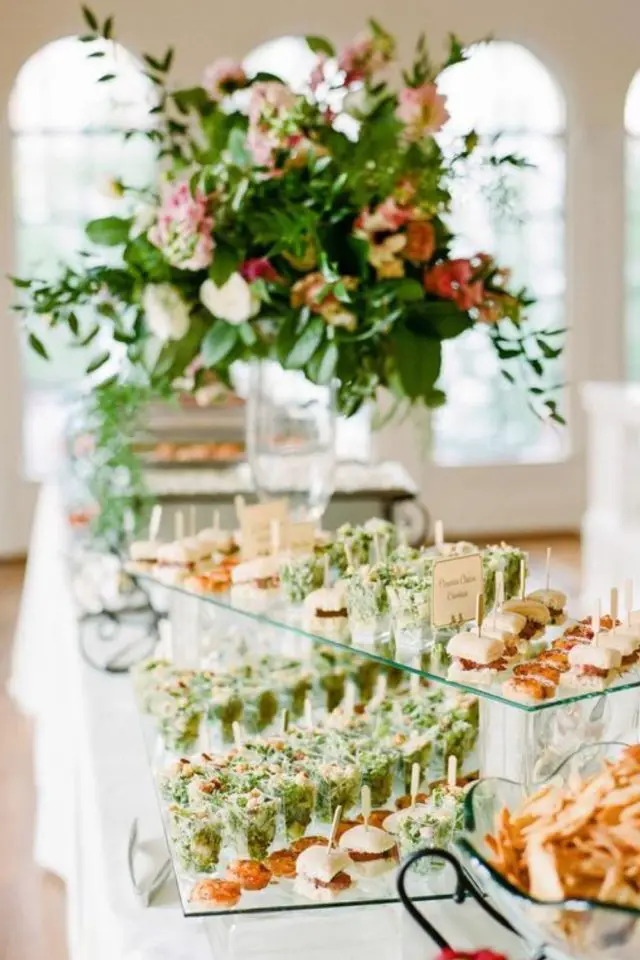 decoration mariage buffet dinatoire traiteur fleur bouchées verrines mise en scène élégante