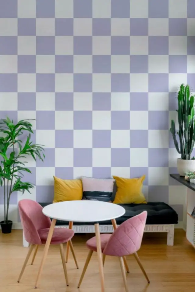 decoration tendance motif damier exemple papier peint parle et blanc salon salle à manger appartement