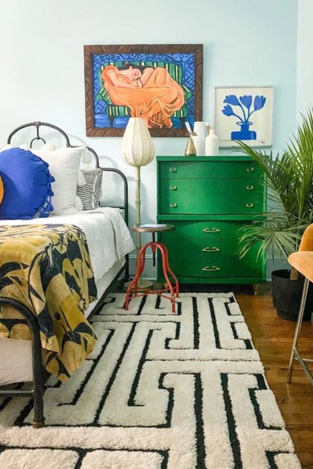 exemple chambre style vintage moderne couleur mur mobilier et accessoires décoratifs tapis commode déco murale