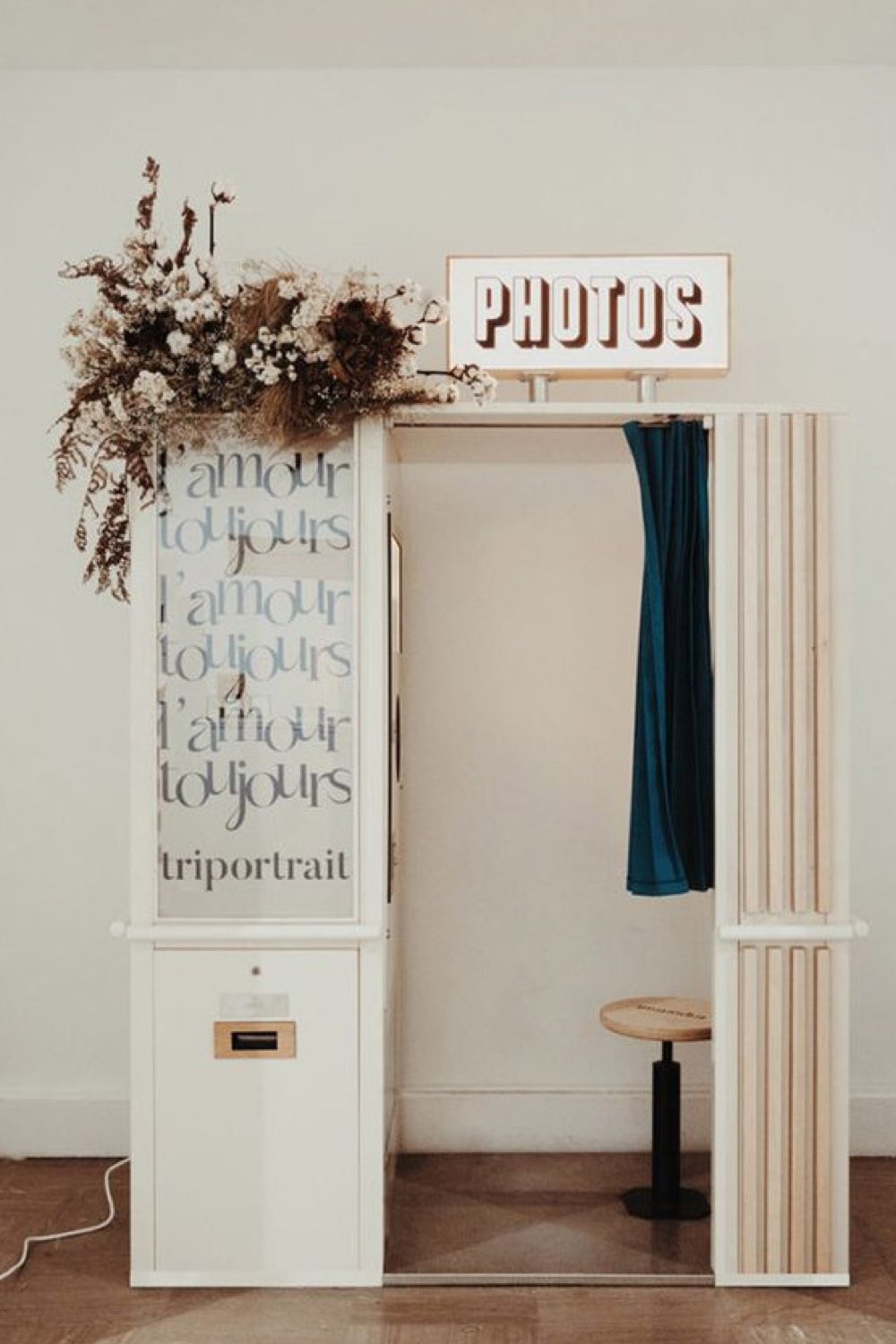 meilleur photobooth mariage cabine photomaton blanche écru chic fleurs