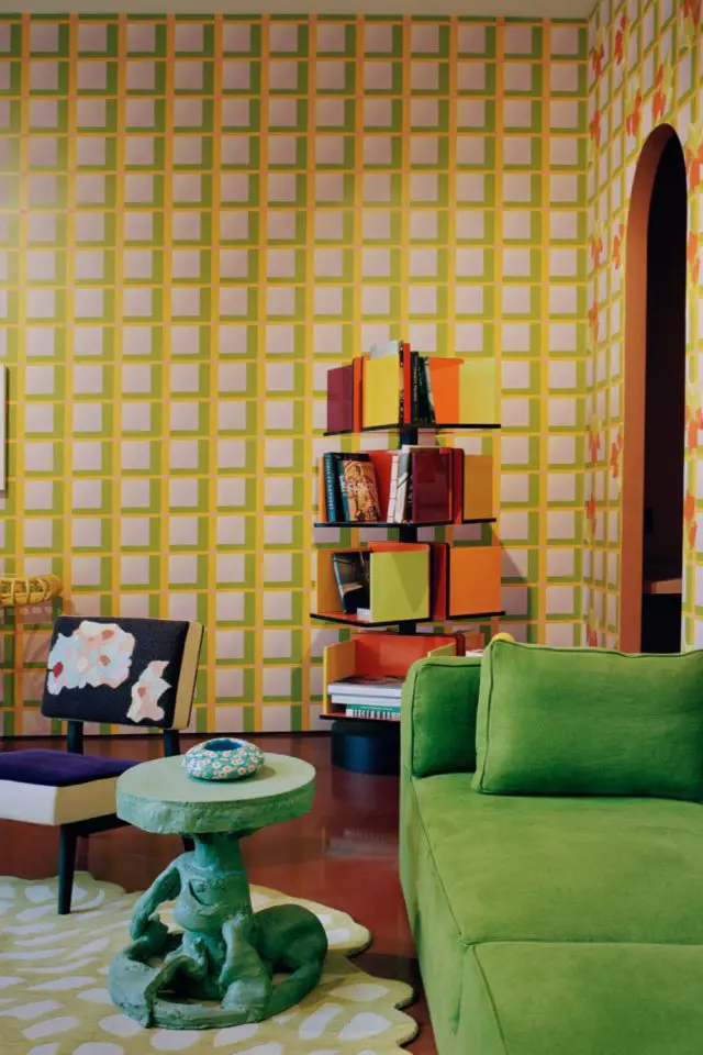 meuble design iconique creatrice femme India Mahdavi bibliothèque rotative multicolore