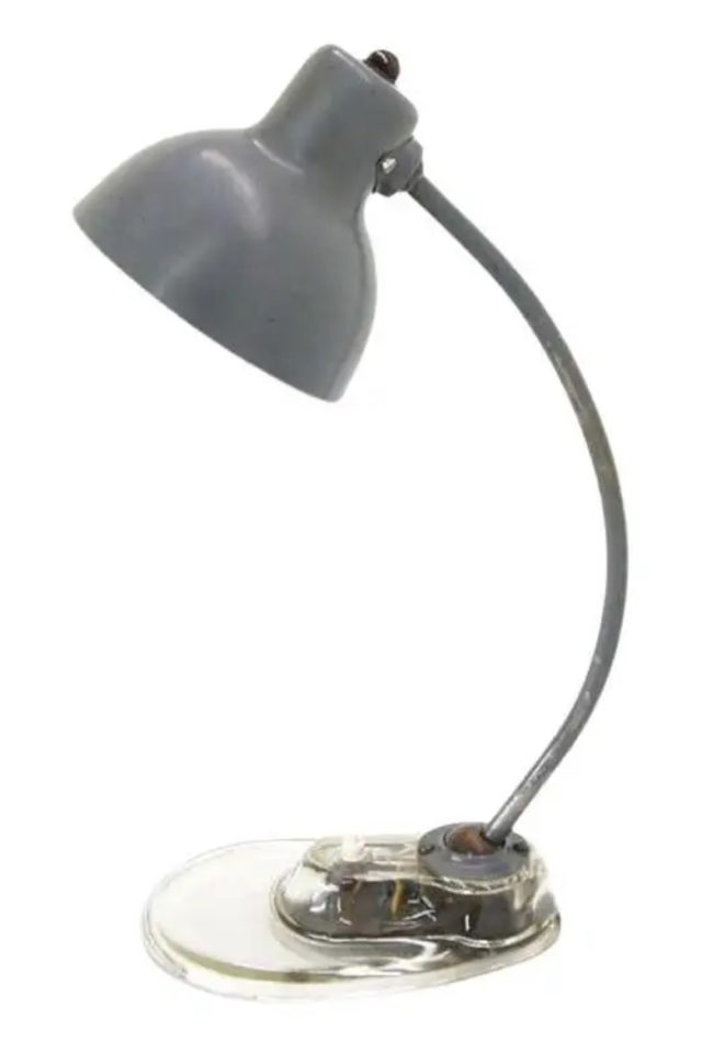 meuble design iconique creatrice femme Lampe de bureau à base en verre Marianne Brandt vintage 