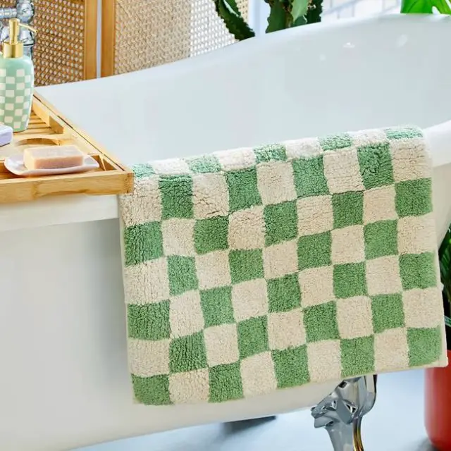 ou trouver deco tendance damier Tapis de bain à damier vert