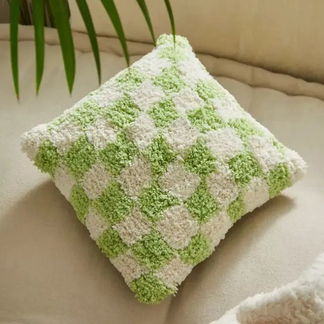 ou trouver deco tendance damier Mini coussin tufté à damier vert citron