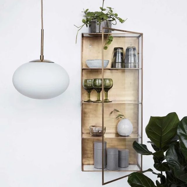 ou trouver meuble vitrine salon moderne Vitrine en verre et laiton