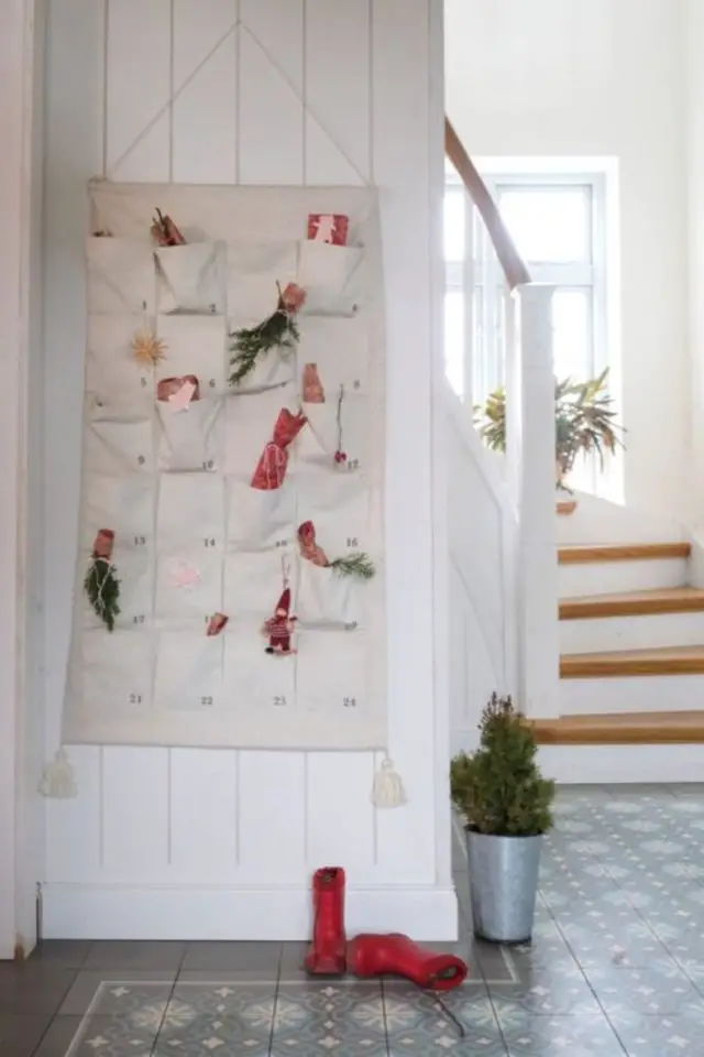 calendrier avent fait maison exemple facile à faire tissus ensemble à caccocher au mur couture