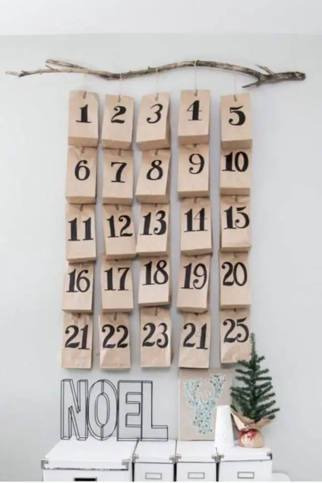 calendrier avent fait maison exemple pochettes en papier craft numéro jour pochoir