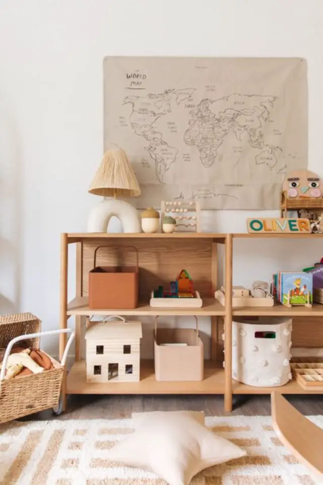 chambre enfant montessori exemple étagère rangement ouvert bois principe d'éducation autonomie