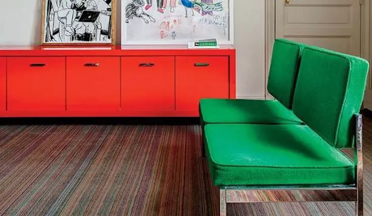couleur deco tendance 2024 vintage vert rouge salon mobilier