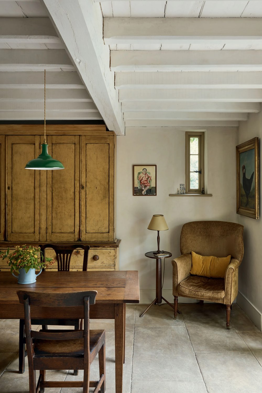 deco cottage anglais 17eme siecle salle à manger table en bois rustique fauteuil cosy meuble ancien rangement brocante antiquaire