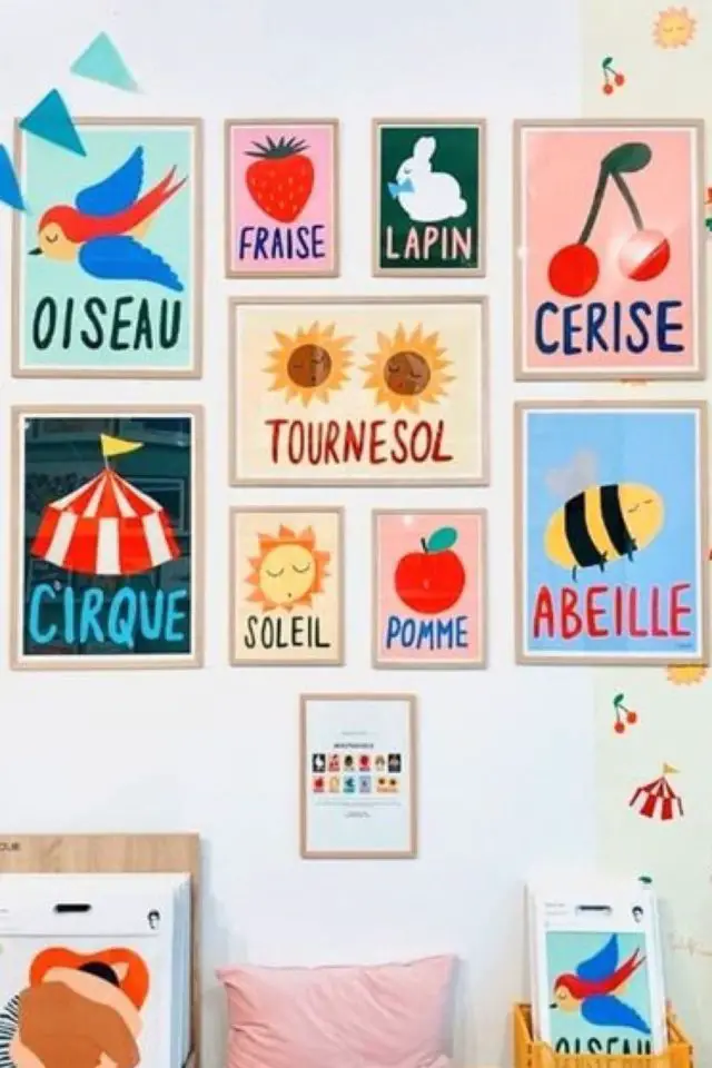 deco moderne chambre enfant couleur exemple décoration murale affiche encadrée multicolore