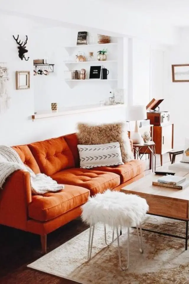decor tout petit salon moderne inspiration blanc canapé orange en velours