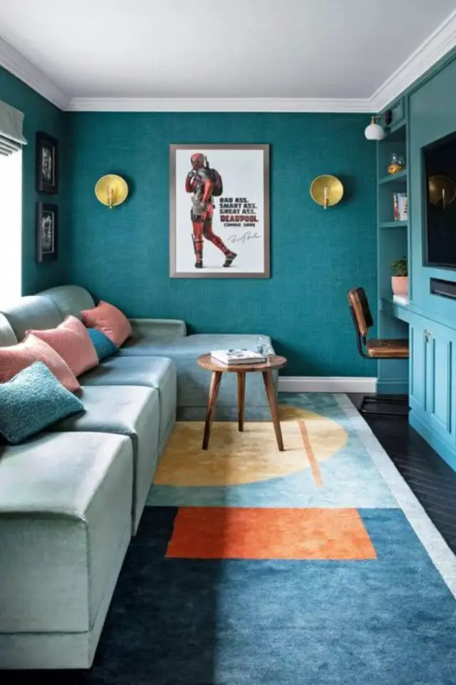 decor tout petit salon moderne inspiration bleu canard banquette en velours meuble sur-mesure